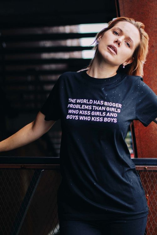 T-shirt The world has bigger problems