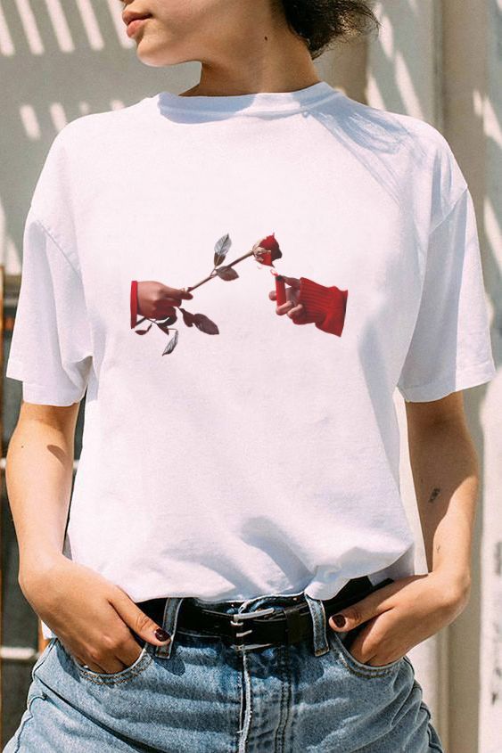 T-shirt Rose in the fire