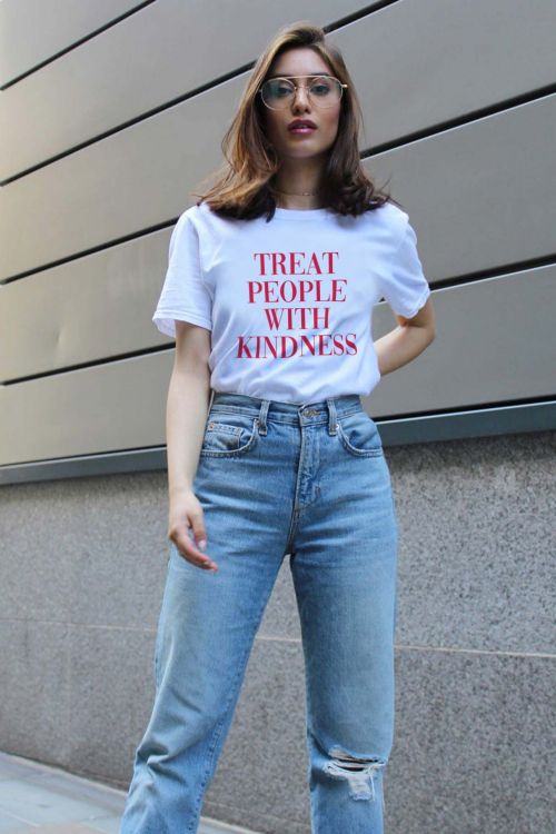 T-shirt Treat People With Kindness 