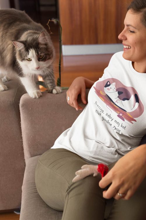 T-shirt Pracuję, żeby mój kot miał godne życie