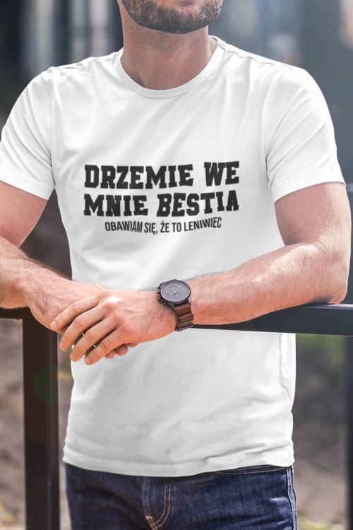 T-shirt oversize Drzemie We Mnie Bestia