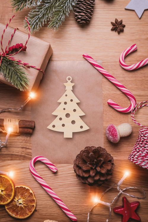 Zawieszka ze sklejki Choinka z bombkami