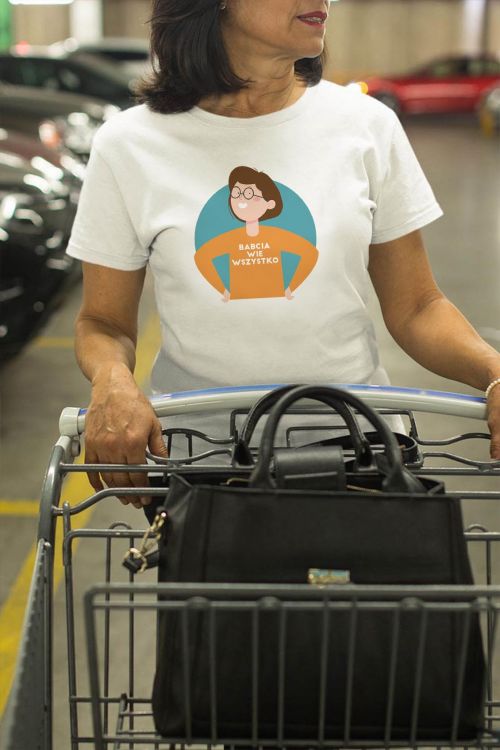 T-shirt oversize Babcia Wie Wszystko