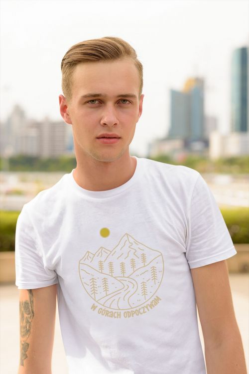T-shirt oversize W górach odpoczywam