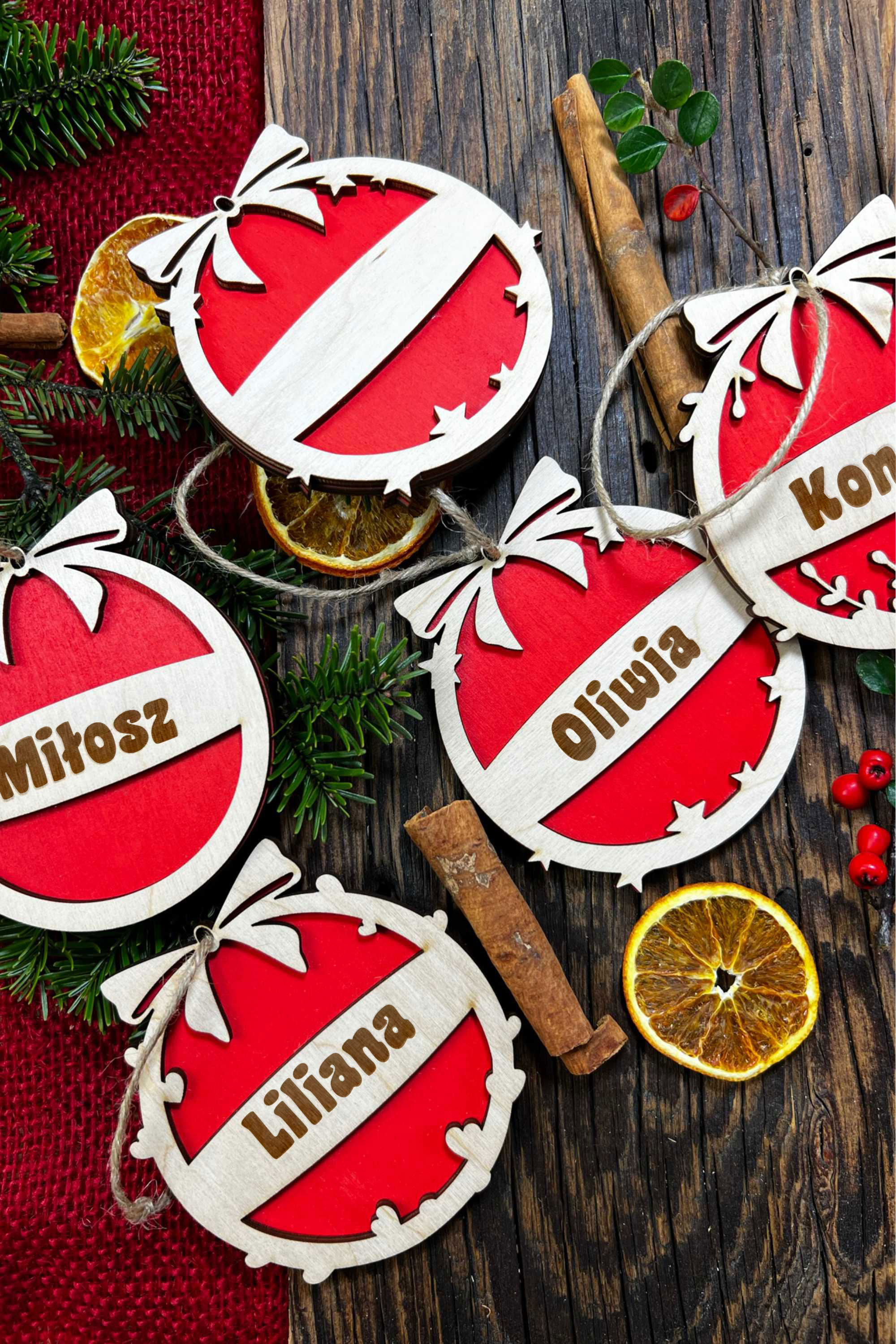 Czerwona Zawieszka ze sklejki Personalizacja Jemioła